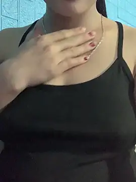 Snapshot of Hoa-tuylip chatting on 02/17/26, 12:40 Hoa-tuylip online show from 02/17/26, 12:40