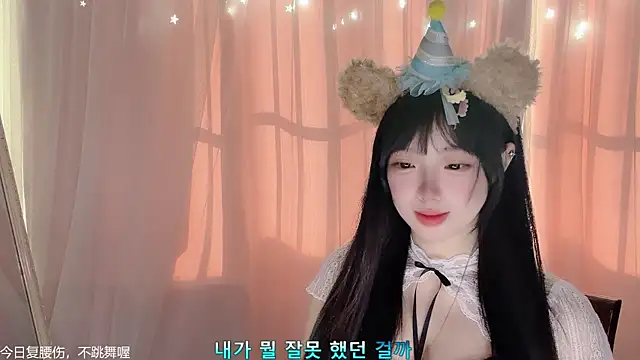 LovelyXiaoYi online show from 02/12/26, 01:00