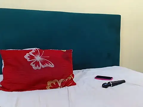 FreakyMelanin18 online show from 02/12/26, 08:26