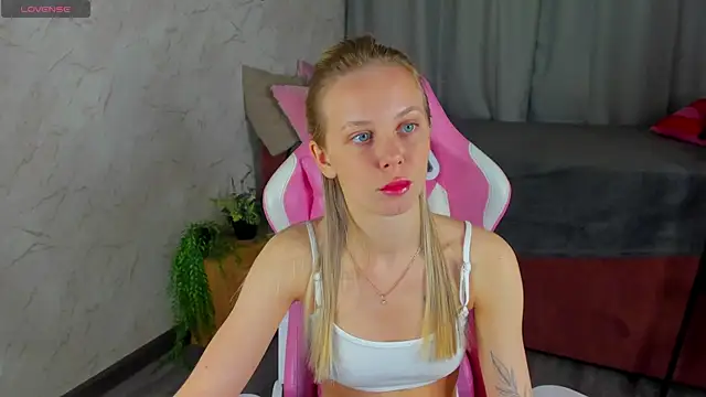 Tesssa Young online show from 04/16/26, 12:44