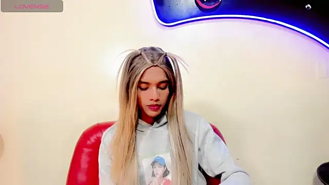 Samantha Ortega  online show from 04/16/26, 10:38