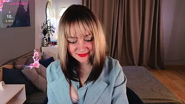 Snapshot of Oliiviaa_ chatting on 02/16/26, 08:10 Oliiviaa online show from 02/16/26, 08:10