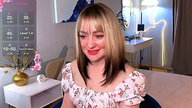 Snapshot of Oliiviaa_ chatting on 02/18/26, 08:21 Oliiviaa online show from 02/18/26, 08:21