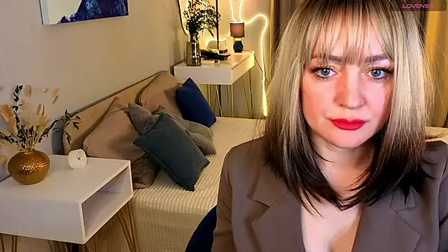 Snapshot of Oliiviaa_ chatting on 02/24/26, 08:12 Oliiviaa online show from 02/24/26, 08:12