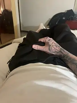 Snapshot of nolimits66 chatting on 02/11/26, 02:33 nolimits66 online show from 02/11/26, 02:33