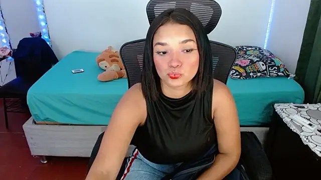 Snapshot of Lolitaa__VIP chatting on 03/03/26, 08:04 Lolitaa VIP online show from 03/03/26, 08:04