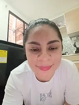 Snapshot of luna_pinky chatting on 02/13/26, 06:15 luna pinky online show from 02/13/26, 06:15