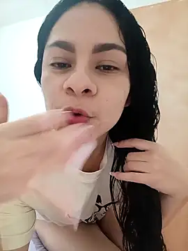 Snapshot of luna_pinky chatting on 02/14/26, 02:47 luna pinky online show from 02/14/26, 02:47