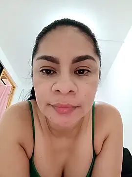 Snapshot of luna_pinky chatting on 02/18/26, 03:30 luna pinky online show from 02/18/26, 03:30