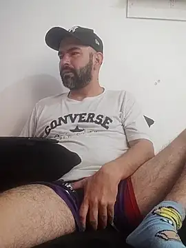 Snapshot of hairyandbigmann chatting on 02/02/26, 03:22 hairyandbigmann online show from 02/02/26, 03:22