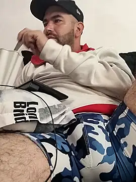 Snapshot of hairyandbigmann chatting on 02/15/26, 07:10 hairyandbigmann online show from 02/15/26, 07:10