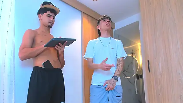 Snapshot of TheBatMansion chatting on 02/10/26, 04:22 TheBatMansion online show from 02/10/26, 04:22