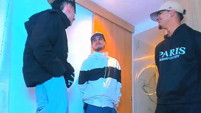 Snapshot of TheBatMansion chatting on 02/12/26, 07:36 TheBatMansion online show from 02/12/26, 07:36