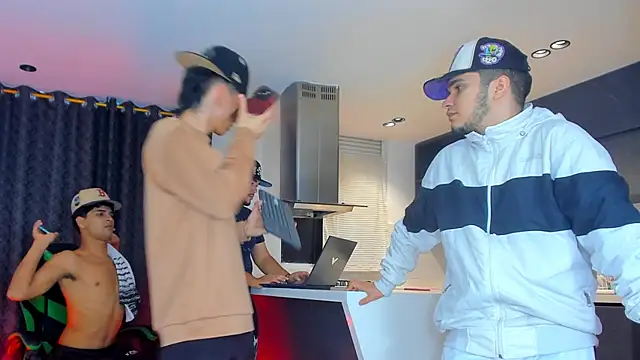 Snapshot of TheBatMansion chatting on 02/19/26, 11:12 TheBatMansion online show from 02/19/26, 11:12