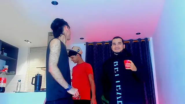 Snapshot of TheBatMansion chatting on 02/21/26, 04:02 TheBatMansion online show from 02/21/26, 04:02