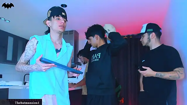 Snapshot of TheBatMansion chatting on 02/24/26, 01:25 TheBatMansion online show from 02/24/26, 01:25