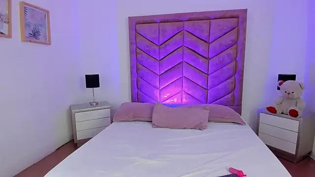 Zoe Banx online show from 04/17/26, 05:43