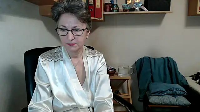 katemodel online show from 11/16/25, 07:58