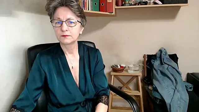 katemodel online show from 12/02/25, 09:47