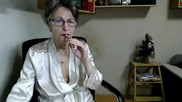 katemodel online show from 12/21/25, 07:59