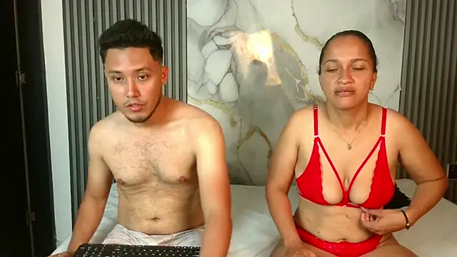 Snapshot of LunandCarlos chatting on 02/20/26, 02:28 LunandCarlos online show from 02/20/26, 02:28