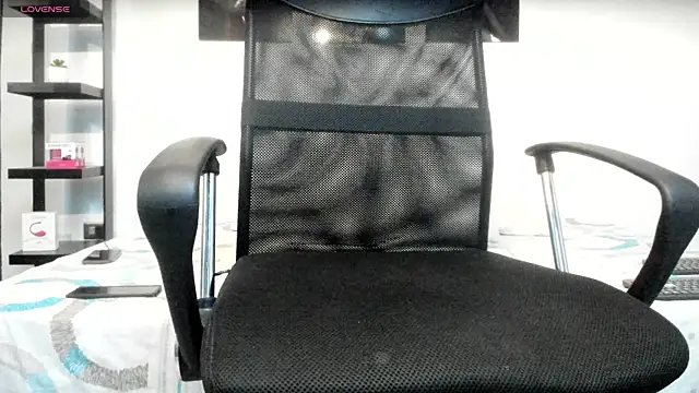 milo cruz  online show from 04/04/26, 05:06