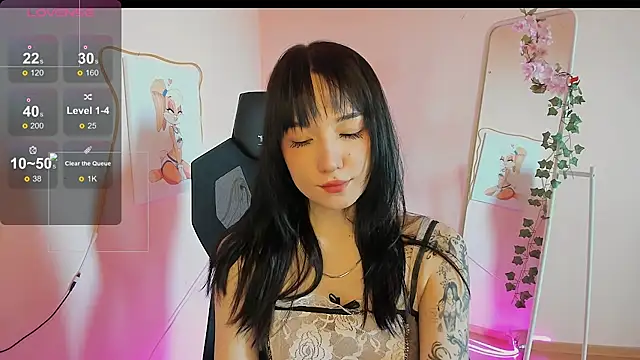 AliceeinWonderlanddd online show from 04/30/26, 01:45