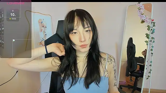 AliceeinWonderlanddd online show from 05/06/26, 02:08