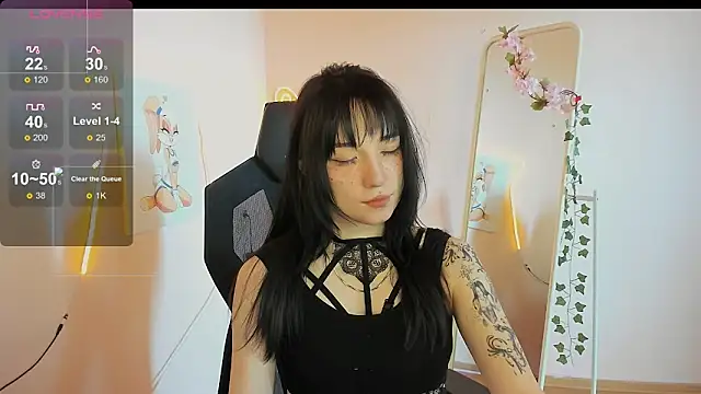 AliceeinWonderlanddd online show from 05/09/26, 02:06
