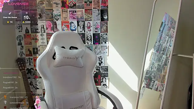 AliceeinWonderlanddd online show from 07/02/26, 03:23