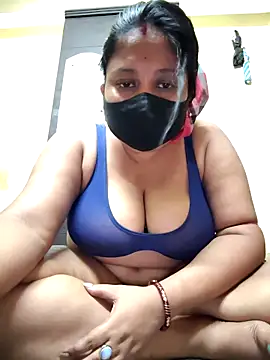 Curvy Trisha online show from 04/15/26, 11:17