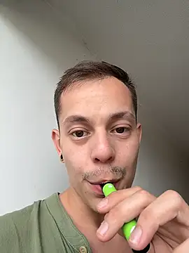 Snapshot of AxelMuller chatting on 02/08/26, 01:03 AxelMuller online show from 02/08/26, 01:03