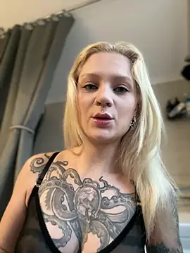 Snapshot of BlondeDoll_ chatting on 02/11/26, 05:12 BlondeDoll online show from 02/11/26, 05:12