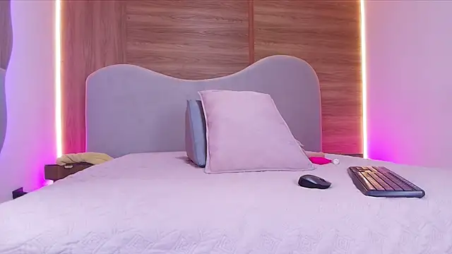 shaina adams online show from 02/21/26, 11:55