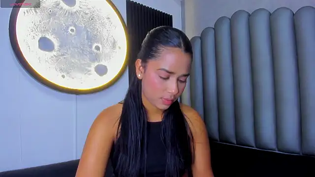 Snapshot of Shirleytaylor- chatting on 02/05/26, 11:15 Shirleytaylor- online show from 02/05/26, 11:15