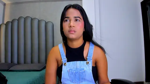 Snapshot of Shirleytaylor- chatting on 02/20/26, 11:11 Shirleytaylor- online show from 02/20/26, 11:11