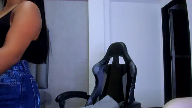 Snapshot of Shirleytaylor- chatting on 02/25/26, 11:20 Shirleytaylor- online show from 02/25/26, 11:20