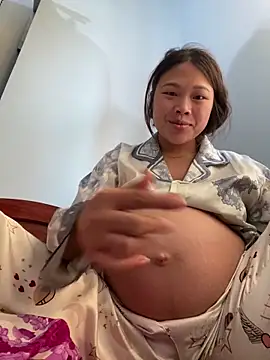 Snapshot of Emxinhka1 chatting on 04/11/26, 04:06 Emxinhka1 online show from 04/11/26, 04:06