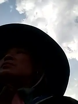 Snapshot of Neoone_1 chatting on 04/11/26, 12:04 Neoone 1 online show from 04/11/26, 12:04