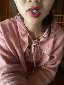 Snapshot of uyensexy chatting on 02/23/26, 02:31 uyensexy online show from 02/23/26, 02:31