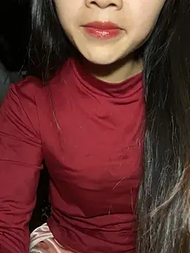 Snapshot of uyensexy chatting on 02/25/26, 02:27 uyensexy online show from 02/25/26, 02:27