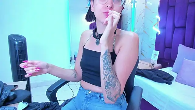 crystalstonee online show from 02/17/26, 10:05