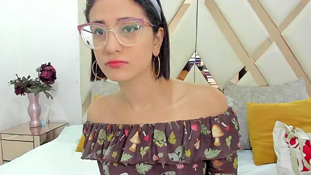 crystalstonee online show from 03/07/26, 09:01