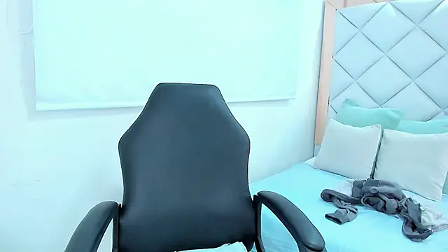 crystalstonee online show from 03/12/26, 07:42