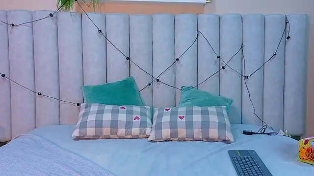 AnnieRouse   online show from 02/08/26, 11:46