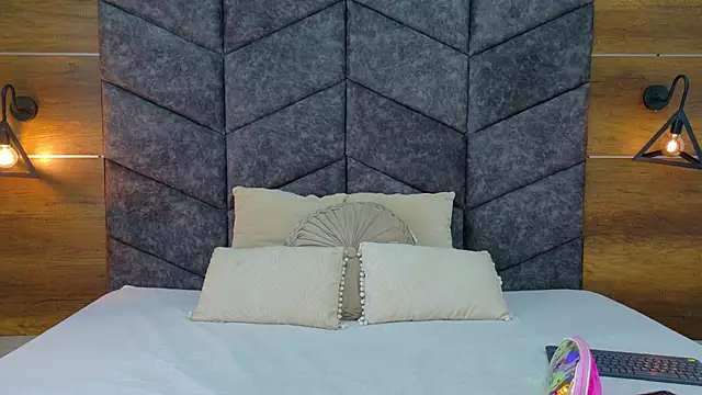 AnnieRouse   online show from 02/21/26, 11:44