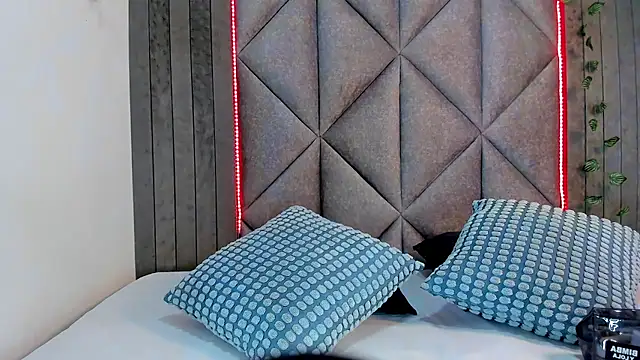 AnnieRouse   online show from 04/07/26, 11:43