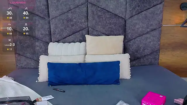 AnnieRouse   online show from 05/07/26, 11:37