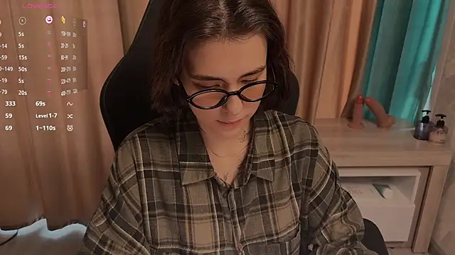 Snapshot of fullofluv chatting on 03/31/26, 06:25 fullofluv online show from 03/31/26, 06:25