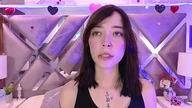 Snapshot of HarperrWest chatting on 02/27/26, 08:09 HarperrWest online show from 02/27/26, 08:09